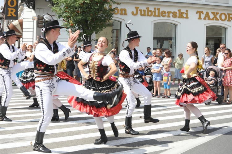 56. Tydzień Kultury Beskidzkiej - korowód na ulicach Żywca - 2019