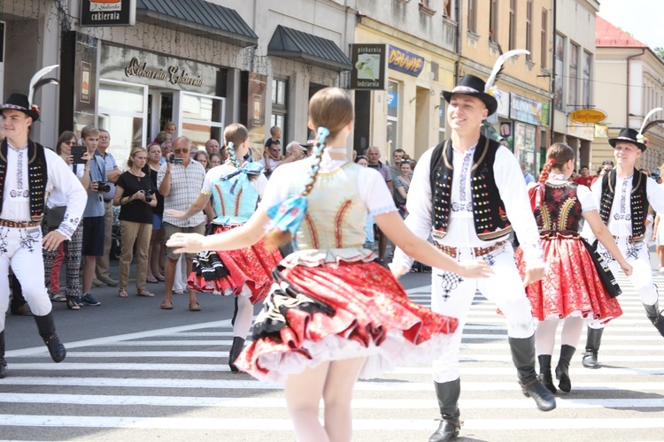 56. Tydzień Kultury Beskidzkiej - korowód na ulicach Żywca - 2019