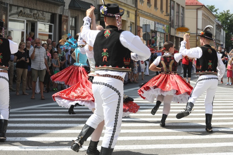 56. Tydzień Kultury Beskidzkiej - korowód na ulicach Żywca - 2019