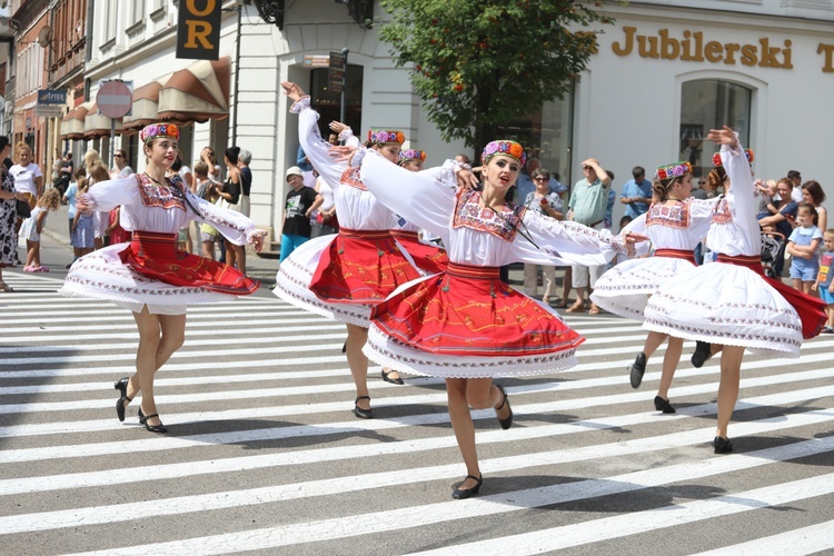 56. Tydzień Kultury Beskidzkiej - korowód na ulicach Żywca - 2019