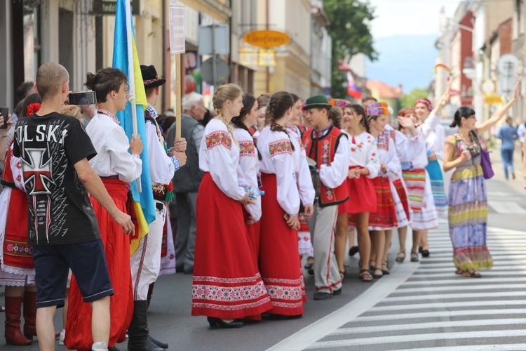 56. Tydzień Kultury Beskidzkiej - korowód na ulicach Żywca - 2019