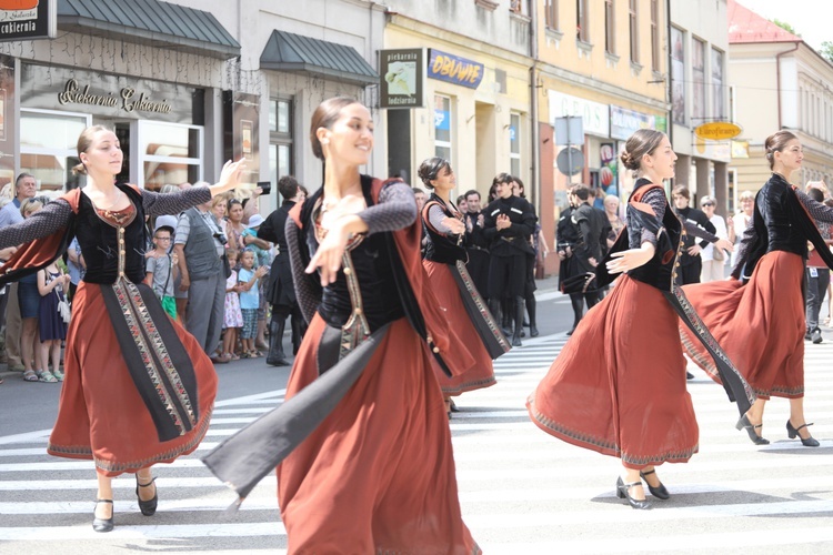 56. Tydzień Kultury Beskidzkiej - korowód na ulicach Żywca - 2019