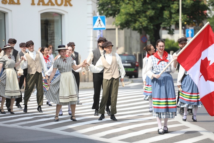 56. Tydzień Kultury Beskidzkiej - korowód na ulicach Żywca - 2019