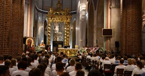 Bp Krzysztof Zadarko przywitał w Gnieźnie pielgrzymów zmierzających na Jasną Górę