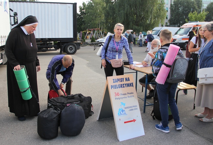 Rodziny i strażacy już na szlaku