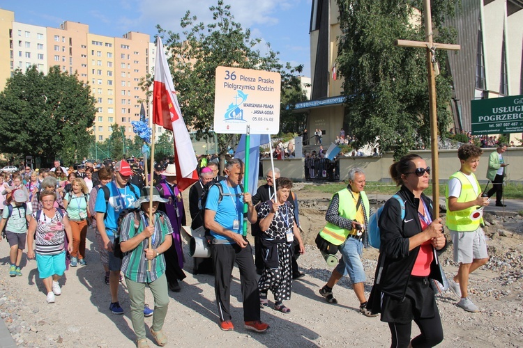 Rodziny i strażacy już na szlaku