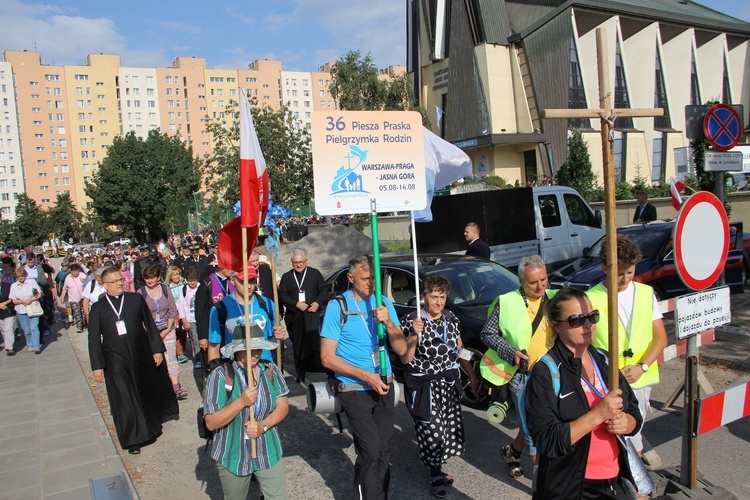 Rodziny i strażacy już na szlaku