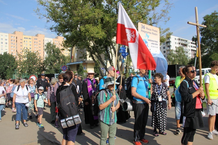 Rodziny i strażacy już na szlaku