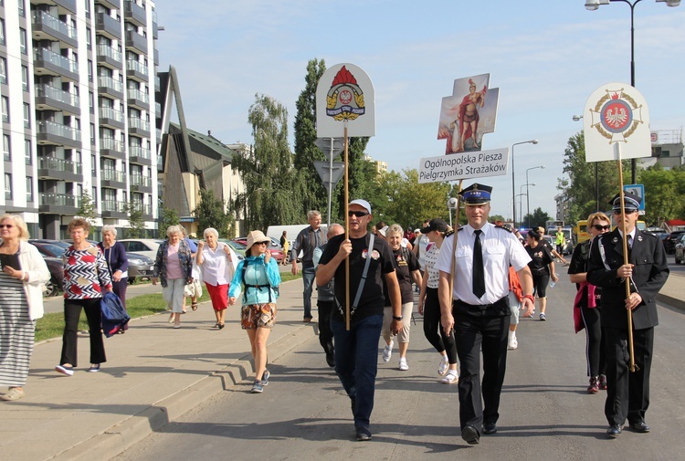 Rodziny i strażacy już na szlaku