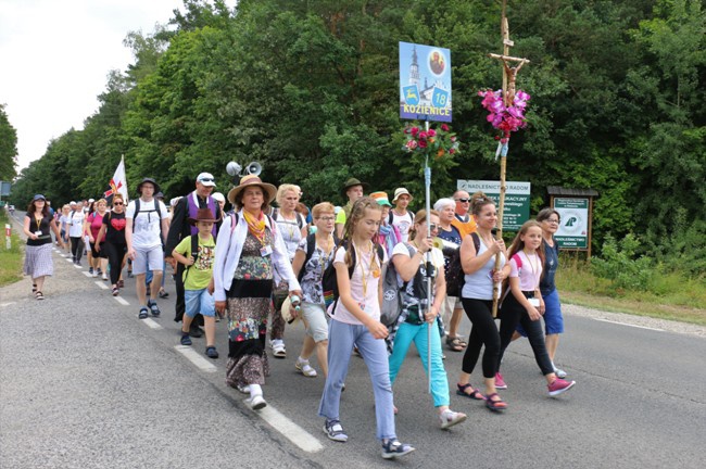 Grupa z Kozienic pielgrzymuje drugi dzień