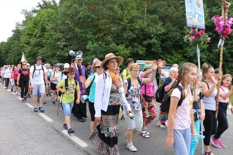 Na Jasną Górę pielgrzymują 10 dni.