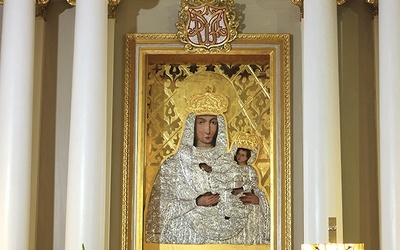 ▲	Odrestaurowany obraz Matki Bożej jeszcze bardziej zachwyca wiernych.
