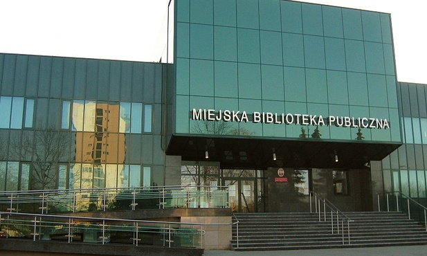 Dąbrowa Górnicza: biblioteka organizuje spotkania przy ognisku