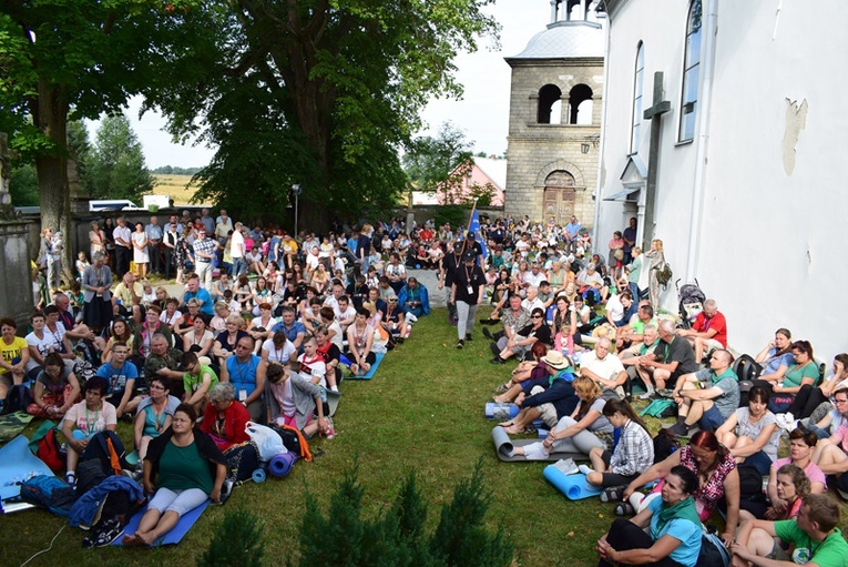 Biskup sandomierski z wizytą u pielgrzymów