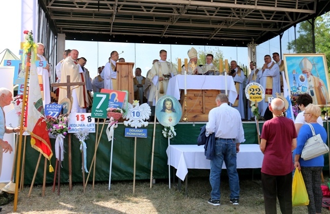 Wyjście pielgrzymki diecezji radomskiej cz. 1