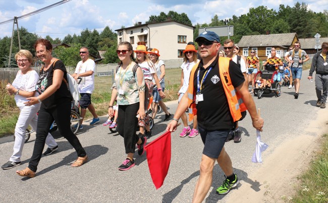 Kolumna skarżyska radomskiej pielgrzymki