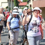 Pielgrzymi hałcnowscy na trasie - w Pisarzowicach - 2019