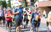 Pielgrzymi hałcnowscy na trasie - w Pisarzowicach - 2019