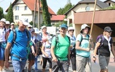 Pielgrzymi hałcnowscy na trasie - w Pisarzowicach - 2019