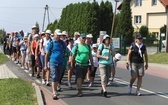 Pielgrzymi hałcnowscy na trasie - w Pisarzowicach - 2019