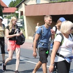 Pielgrzymi hałcnowscy na trasie - w Pisarzowicach - 2019