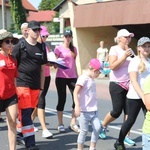 Pielgrzymi hałcnowscy na trasie - w Pisarzowicach - 2019