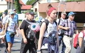 Pielgrzymi hałcnowscy na trasie - w Pisarzowicach - 2019