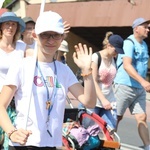 Pielgrzymi hałcnowscy na trasie - w Pisarzowicach - 2019