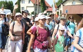 Pielgrzymi hałcnowscy na trasie - w Pisarzowicach - 2019