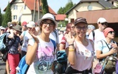Pielgrzymi hałcnowscy na trasie - w Pisarzowicach - 2019