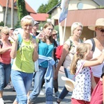Pielgrzymi hałcnowscy na trasie - w Pisarzowicach - 2019
