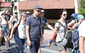 Pielgrzymi hałcnowscy na trasie - w Pisarzowicach - 2019