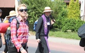 Pielgrzymi hałcnowscy na trasie - w Pisarzowicach - 2019