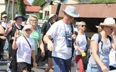 Pielgrzymi hałcnowscy na trasie - w Pisarzowicach - 2019