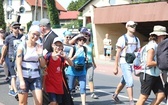 Pielgrzymi hałcnowscy na trasie - w Pisarzowicach - 2019