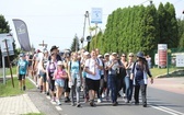 Pielgrzymi hałcnowscy na trasie - w Pisarzowicach - 2019