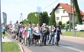 Pielgrzymi hałcnowscy na trasie - w Pisarzowicach - 2019
