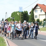 Pielgrzymi hałcnowscy na trasie - w Pisarzowicach - 2019