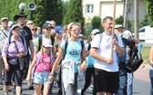 Pielgrzymi hałcnowscy na trasie - w Pisarzowicach - 2019