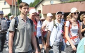 Pielgrzymi hałcnowscy na trasie - w Pisarzowicach - 2019