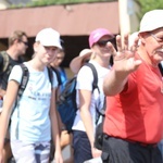 Pielgrzymi hałcnowscy na trasie - w Pisarzowicach - 2019