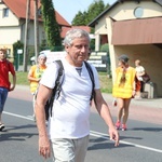 Pielgrzymi hałcnowscy na trasie - w Pisarzowicach - 2019
