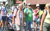 Pielgrzymi hałcnowscy na trasie - w Pisarzowicach - 2019