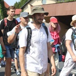 Pielgrzymi hałcnowscy na trasie - w Pisarzowicach - 2019
