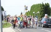 Pielgrzymi hałcnowscy na trasie - w Pisarzowicach - 2019