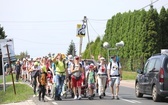 Pielgrzymi hałcnowscy na trasie - w Pisarzowicach - 2019