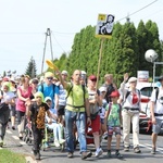 Pielgrzymi hałcnowscy na trasie - w Pisarzowicach - 2019