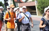 Pielgrzymi hałcnowscy na trasie - w Pisarzowicach - 2019