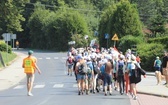 Pielgrzymi hałcnowscy na trasie - w Pisarzowicach - 2019