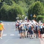 Pielgrzymi hałcnowscy na trasie - w Pisarzowicach - 2019